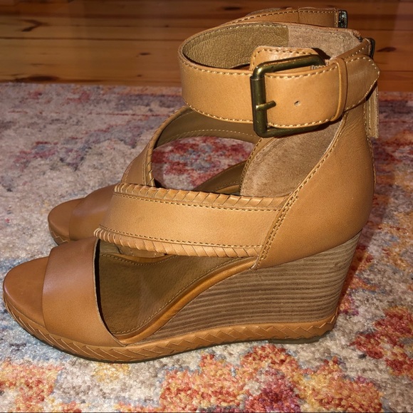 frye riviana feather wedge